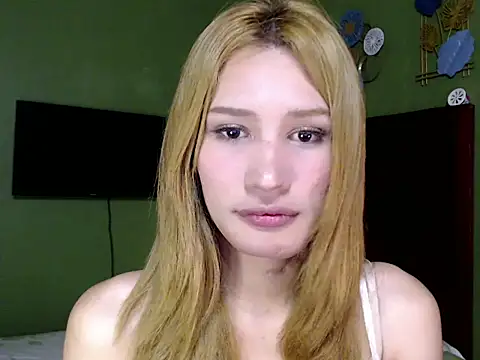 Snapshot of SerenaCortesi chatting on September 12, 11:21 am SerenaCortesi online show from September 12, 11:21 am
