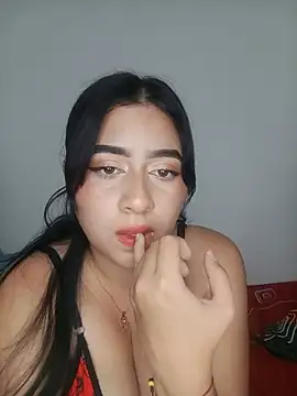 Chloe Sky love online show from June 12, 4:33 am