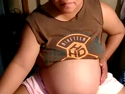 Snapshot of sweet_amaraxxx chatting on December 15, 1:43 am sweet amaraxxx online show from December 15, 1:43 am