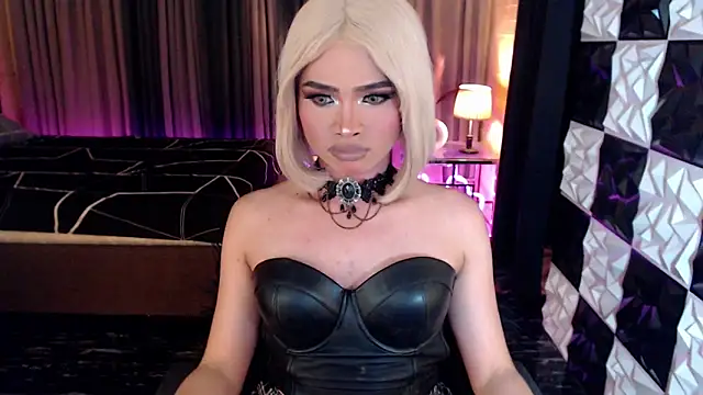 Snapshot of BigCockMaxineTS chatting on October 27, 5:39 pm BigCockMaxineTS online show from October 27, 5:39 pm