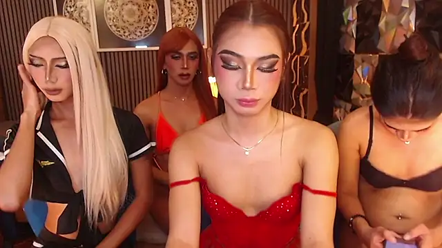 Snapshot of BigCockMaxineTS chatting on July 28, 9:15 am BigCockMaxineTS online show from July 28, 9:15 am