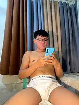 xshyboyx online show from October 3, 5:43 pm