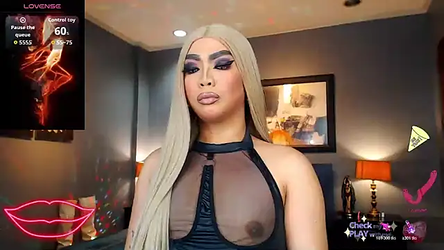 Snapshot of FridaHumphrey chatting on October 30, 5:57 pm FridaHumphrey online show from October 30, 5:57 pm