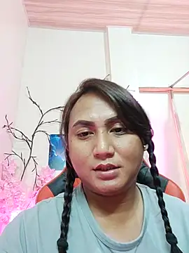 Snapshot of hella_queen chatting on January 14, 8:20 am hella queen online show from January 14, 8:20 am