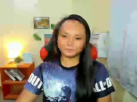 Snapshot of hella_queen chatting on March 20, 9:25 am hella queen online show from March 20, 9:25 am