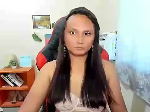 Snapshot of hella_queen chatting on March 28, 10:53 pm hella queen online show from March 28, 10:53 pm