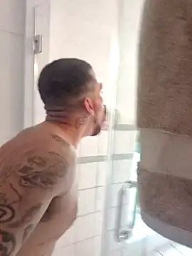 Snapshot of Cnutt310 chatting on November 8, 10:41 pm Cnutt310 online show from November 8, 10:41 pm