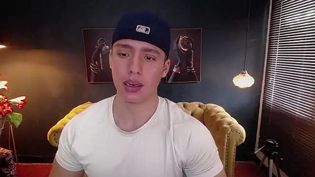 Snapshot of deivid_parker chatting on April 6, 2:07 pm deivid parker online show from April 6, 2:07 pm
