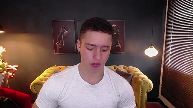 Snapshot of deivid_parker chatting on June 4, 1:39 pm deivid parker online show from June 4, 1:39 pm