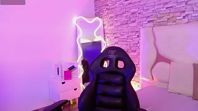 LIHIAN TAY online show from September 24, 3:32 am