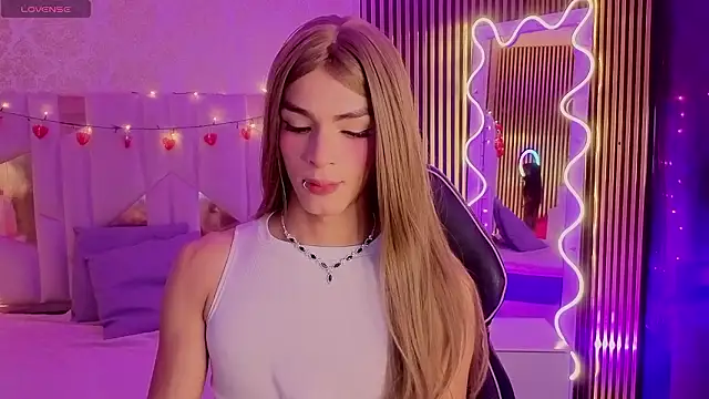 LIHIAN TAY online show from February 5, 3:22 am