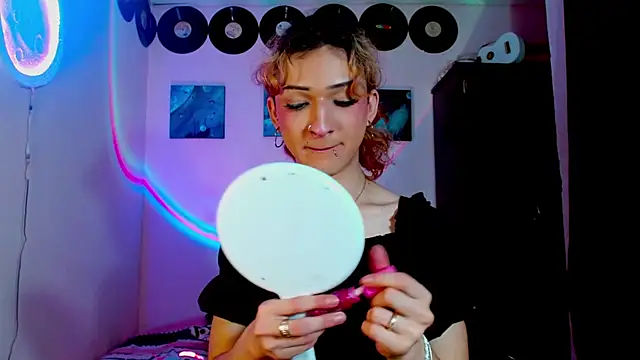 meghan devil  online show from November 25, 4:01 am