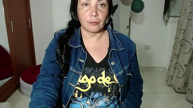 Snapshot of Vivian_milf_paint chatting on September 10, 3:06 am Vivian milf paint online show from September 10, 3:06 am