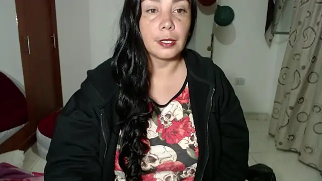 Snapshot of Vivian_milf_paint chatting on September 13, 3:17 am Vivian milf paint online show from September 13, 3:17 am