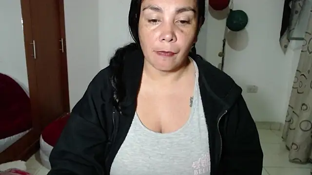 Snapshot of Vivian_milf_paint chatting on September 16, 3:18 am Vivian milf paint online show from September 16, 3:18 am