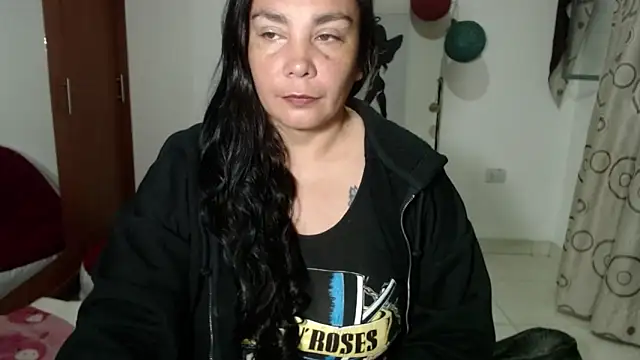 Snapshot of Vivian_milf_paint chatting on September 18, 3:30 am Vivian milf paint online show from September 18, 3:30 am