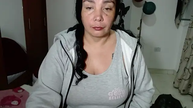 Snapshot of Vivian_milf_paint chatting on September 19, 3:19 am Vivian milf paint online show from September 19, 3:19 am