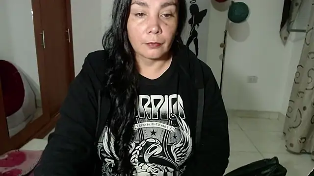 Snapshot of Vivian_milf_paint chatting on September 27, 3:00 am Vivian milf paint online show from September 27, 3:00 am