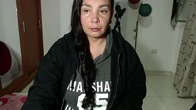 Snapshot of Vivian_milf_paint chatting on October 1, 3:56 am Vivian milf paint online show from October 1, 3:56 am