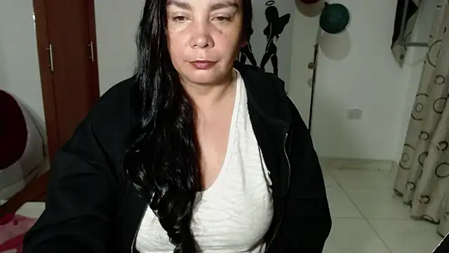 Snapshot of Vivian_milf_paint chatting on October 3, 4:09 am Vivian milf paint online show from October 3, 4:09 am