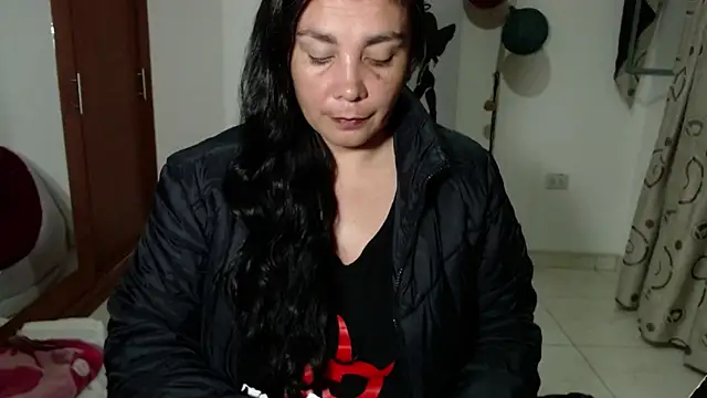 Snapshot of Vivian_milf_paint chatting on October 7, 3:14 am Vivian milf paint online show from October 7, 3:14 am