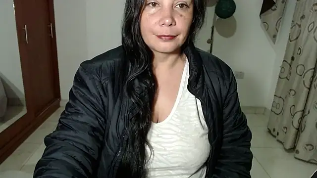 Snapshot of Vivian_milf_paint chatting on October 24, 3:14 am Vivian milf paint online show from October 24, 3:14 am