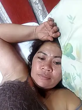 Snapshot of sexybitch_02 chatting on December 4, 1:04 am sexybitch 02 online show from December 4, 1:04 am