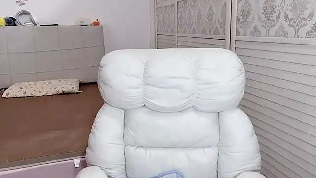 Snapshot of Holiland chatting on October 13, 12:43 am Holiland online show from October 13, 12:43 am