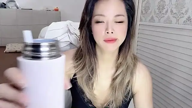 Snapshot of Holiland chatting on October 14, 12:33 am Holiland online show from October 14, 12:33 am