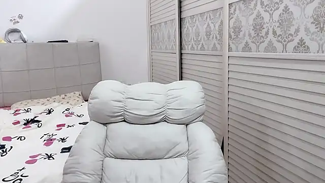 Snapshot of Holiland chatting on November 17, 1:00 am Holiland online show from November 17, 1:00 am