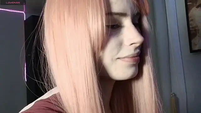 Snapshot of PieraMarch chatting on February 25, 6:39 pm PieraMarch online show from February 25, 6:39 pm