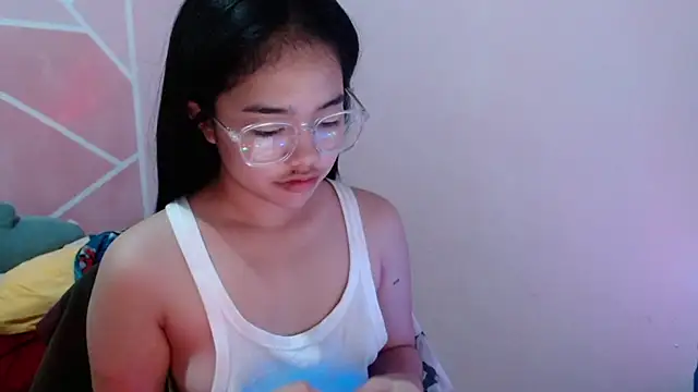 aaliyah walker online show from December 17, 11:05 am