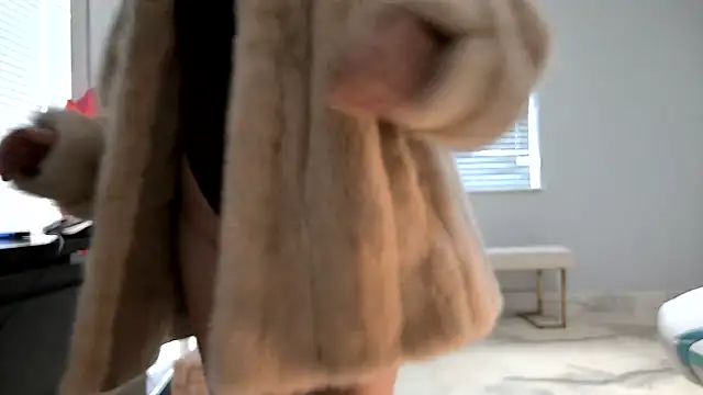 Snapshot of foxyroxymilf chatting on November 17, 11:38 am foxyroxymilf online show from November 17, 11:38 am