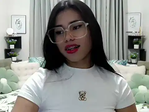 PrettyBlythes TS online show from October 12, 7:35 pm