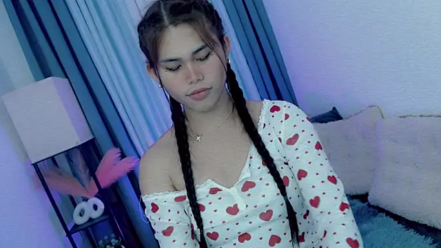 Snapshot of PrettyBlythes_TS chatting on February 18, 7:37 am PrettyBlythes TS online show from February 18, 7:37 am