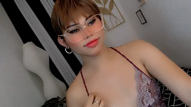 PrettyBlythes TS online show from June 16, 12:35 am