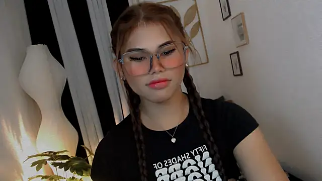 PrettyBlythes TS online show from June 23, 3:48 am