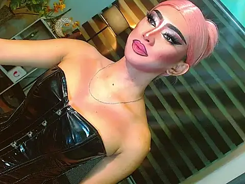 Snapshot of Queen_yasii_88 chatting on July 15, 1:38 pm Queen yasii 88 online show from July 15, 1:38 pm