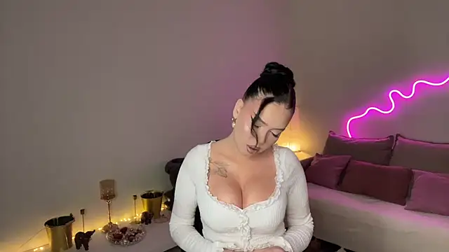Snapshot of mistress_of_hearts chatting on May 22, 8:14 pm mistress of hearts online show from May 22, 8:14 pm
