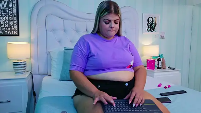 KiimBrooks online show from December 19, 11:06 am