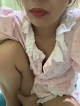 Snapshot of Ri210 chatting on October 6, 1:52 pm Ri210 online show from October 6, 1:52 pm