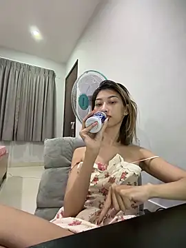 Snapshot of bimwet189 chatting on December 5, 4:14 pm bimwet189 online show from December 5, 4:14 pm