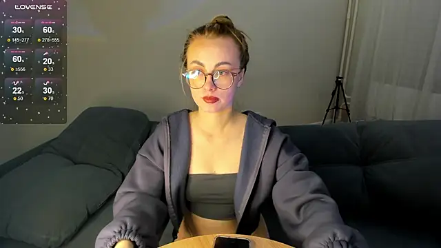 MewStella online show from October 1, 9:10 pm