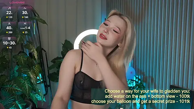 LauraWifeness online show from September 27, 5:45 am