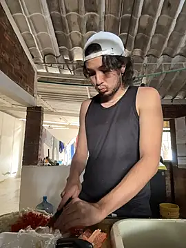 Luxx 14 online show from February 21, 5:25 pm