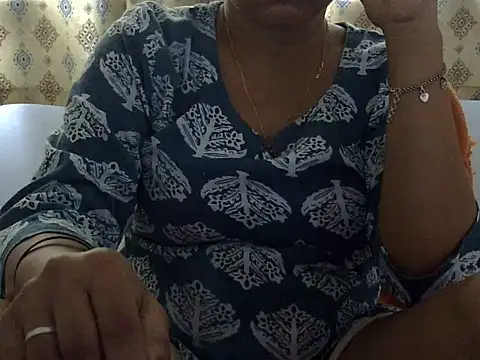 Snapshot of CHAMELI4747 chatting on June 4, 8:53 am CHAMELI4747 online show from June 4, 8:53 am