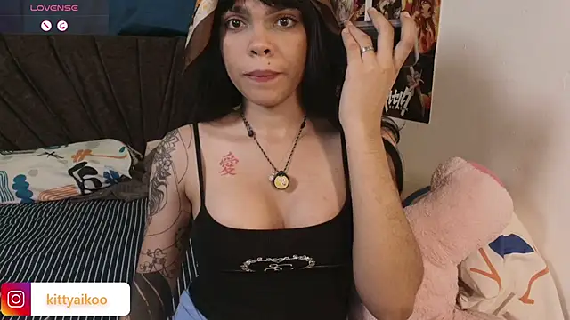 Snapshot of kitty_aikooo chatting on April 4, 11:02 pm kitty aikooo online show from April 4, 11:02 pm