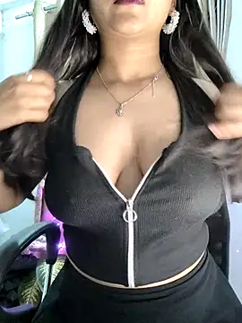 Snapshot of luv_johrrra chatting on December 20, 10:44 am luv johrrra online show from December 20, 10:44 am