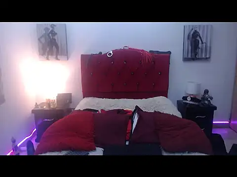 Snapshot of CharlotteBrooks chatting on April 21, 2:51 am CharlotteBrooks online show from April 21, 2:51 am