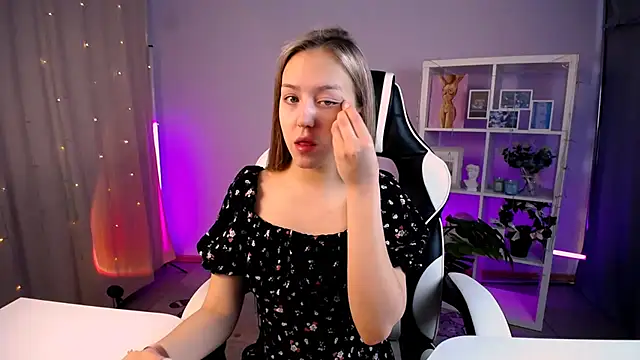 CindySparkl online show from February 28, 3:18 am